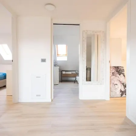 Daire Motor Valley Penthouse - Al Caminetto Modena